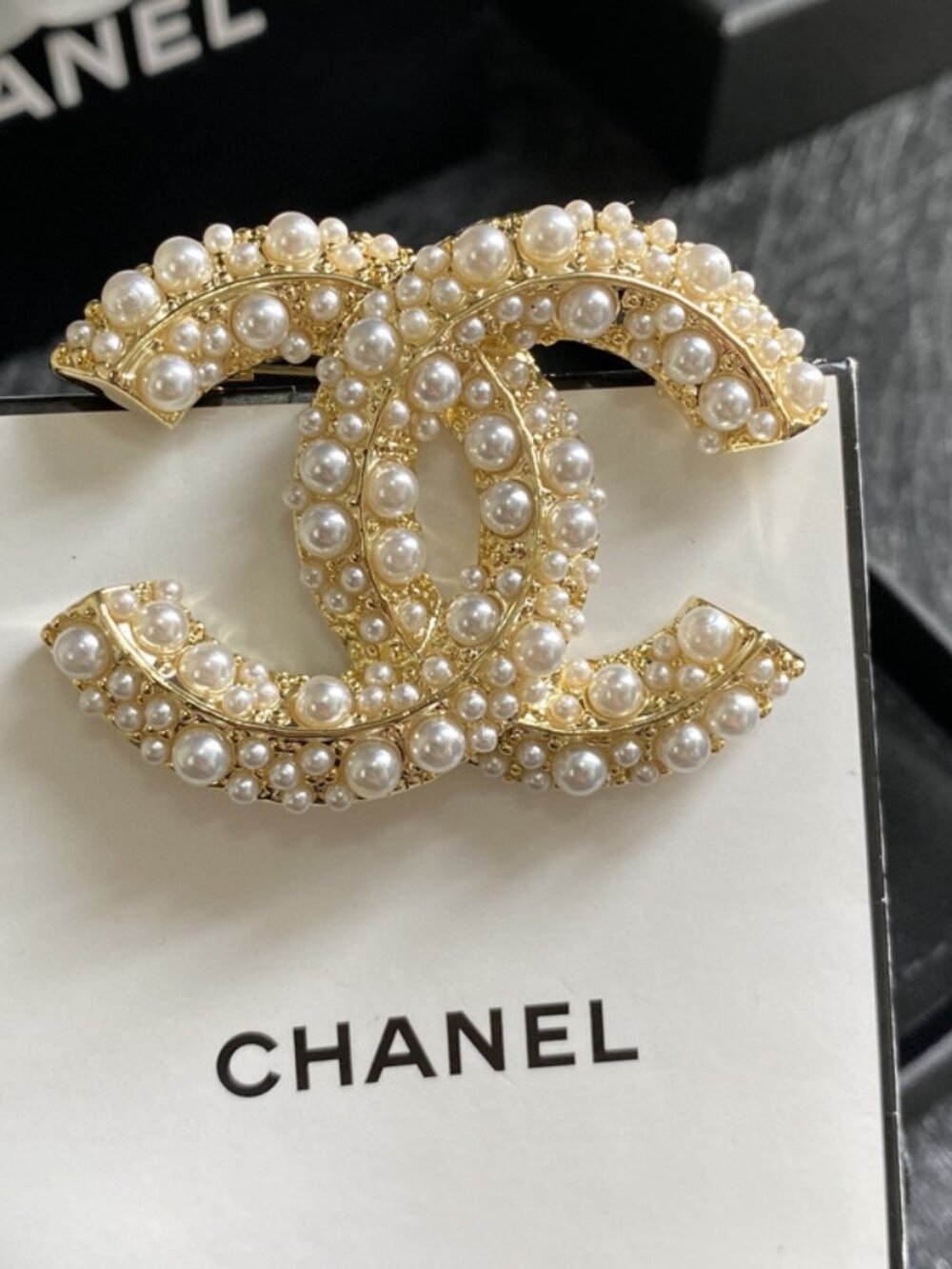 ✨✨Women's CHANEL Brooches with box✨✨